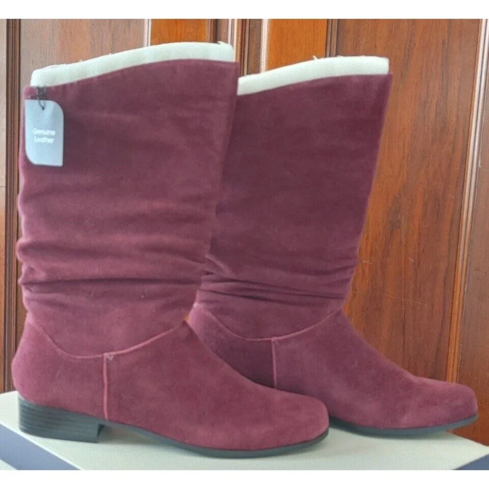 NIB st johns bay Boots 